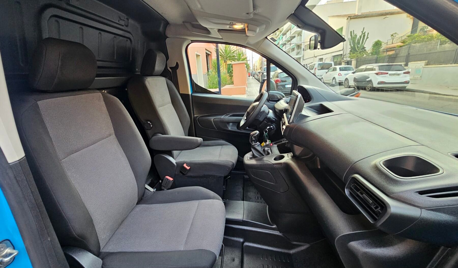 PEUGEOT Partner Professional 