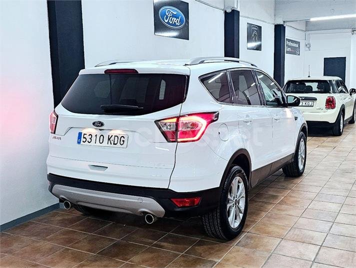 FORD Kuga 2.0 TDCi 4x2 ASS Titanium