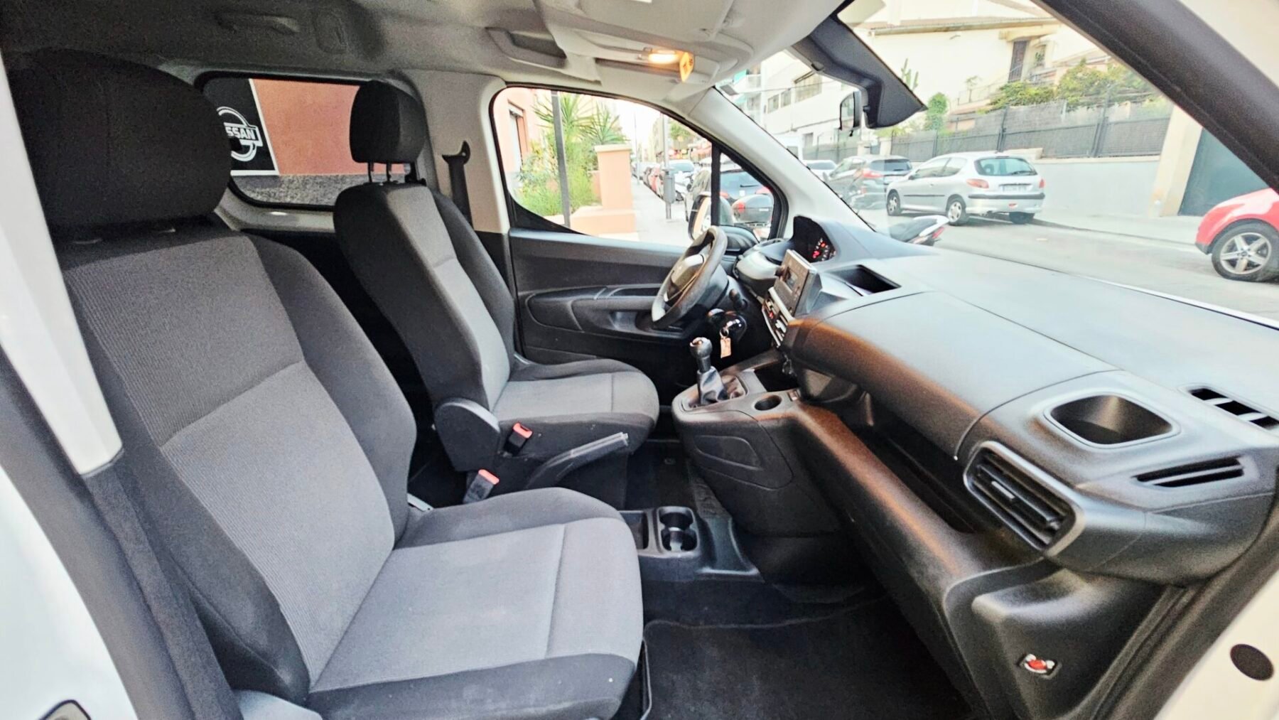 PEUGEOT Rifter Access Standard