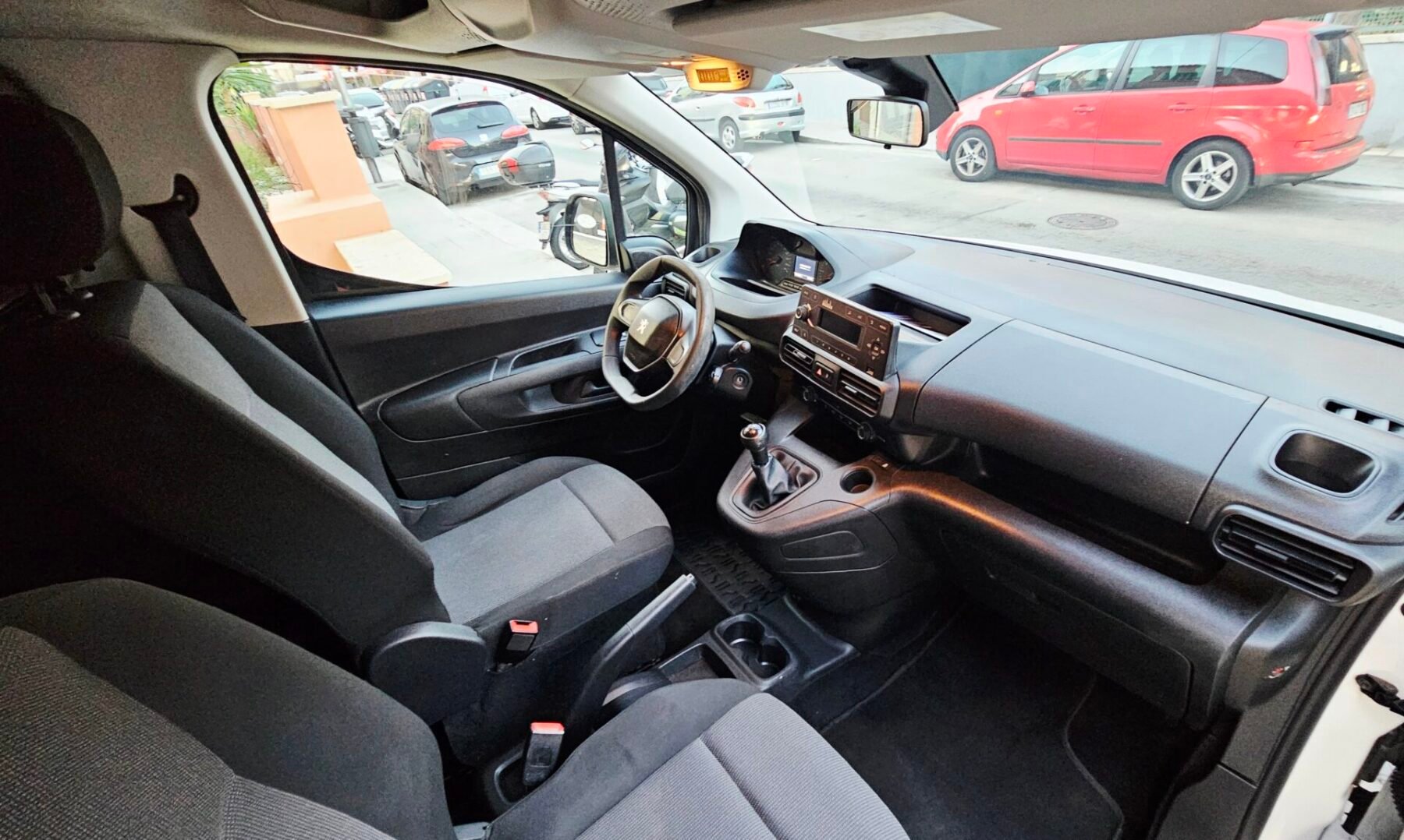 PEUGEOT Rifter Access Standard