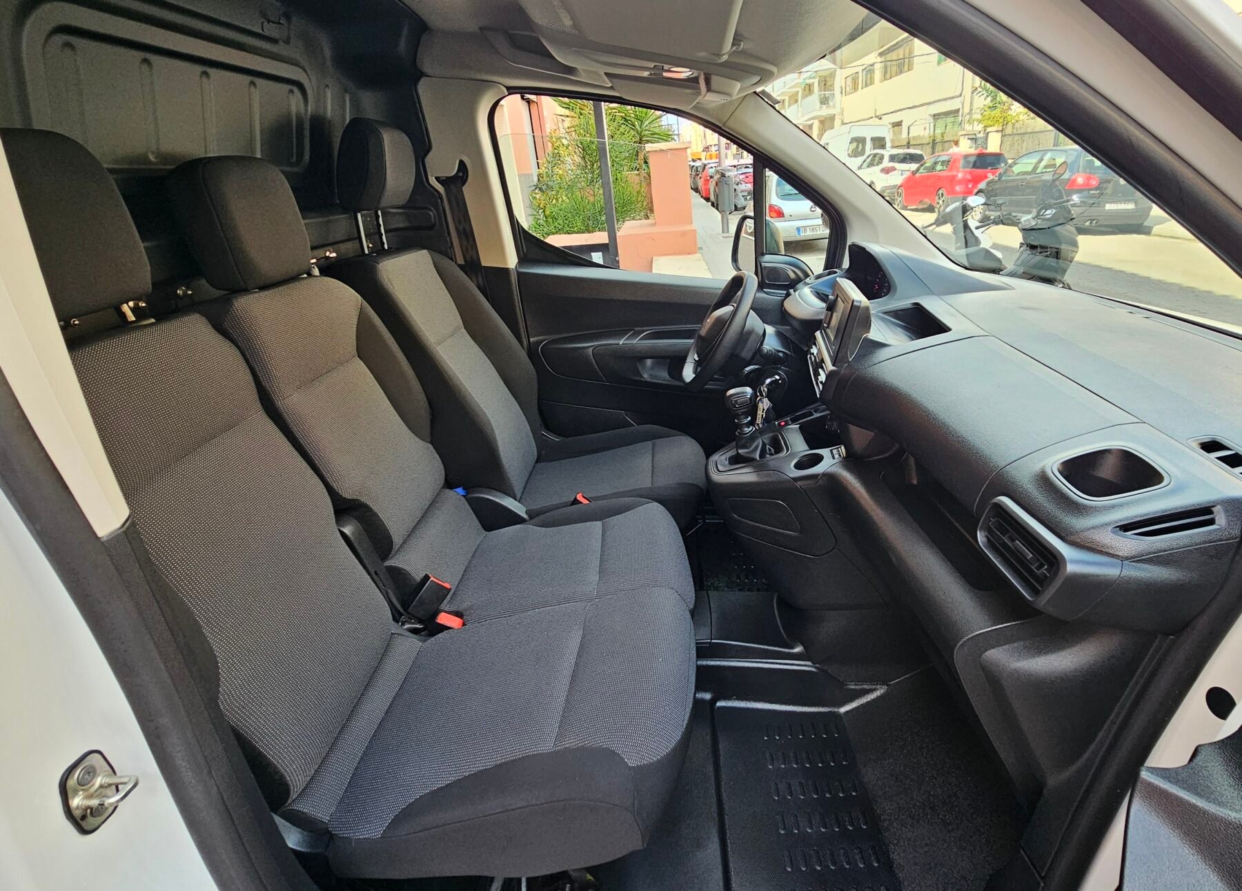 PEUGEOT Partner 3 Plazas Pro