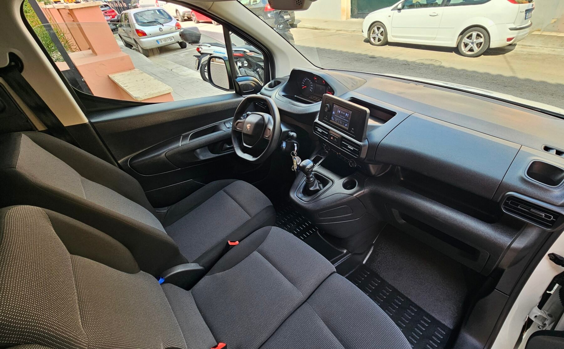 PEUGEOT Partner 3 Plazas Pro