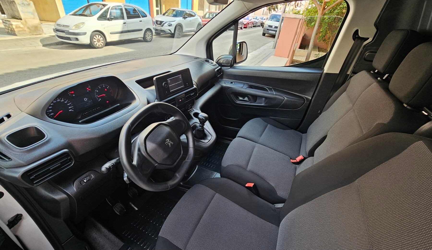 PEUGEOT Partner 3 Plazas Pro