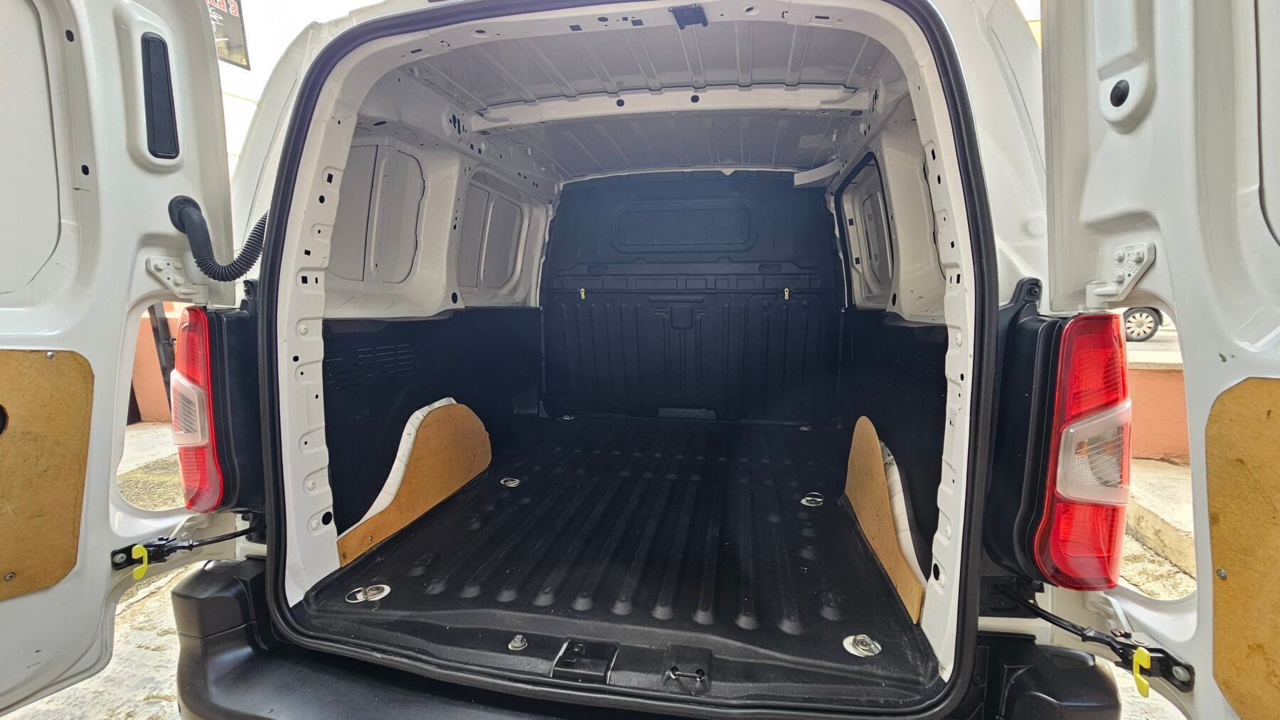 PEUGEOT Partner 3 Plazas Pro