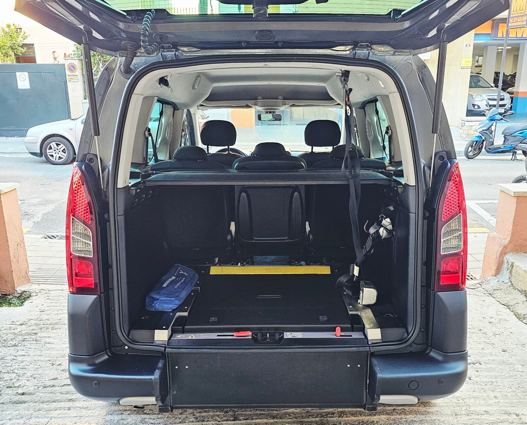 CITROEN Berlingo Outdoor / adaptado para Movilidad Reducida 
