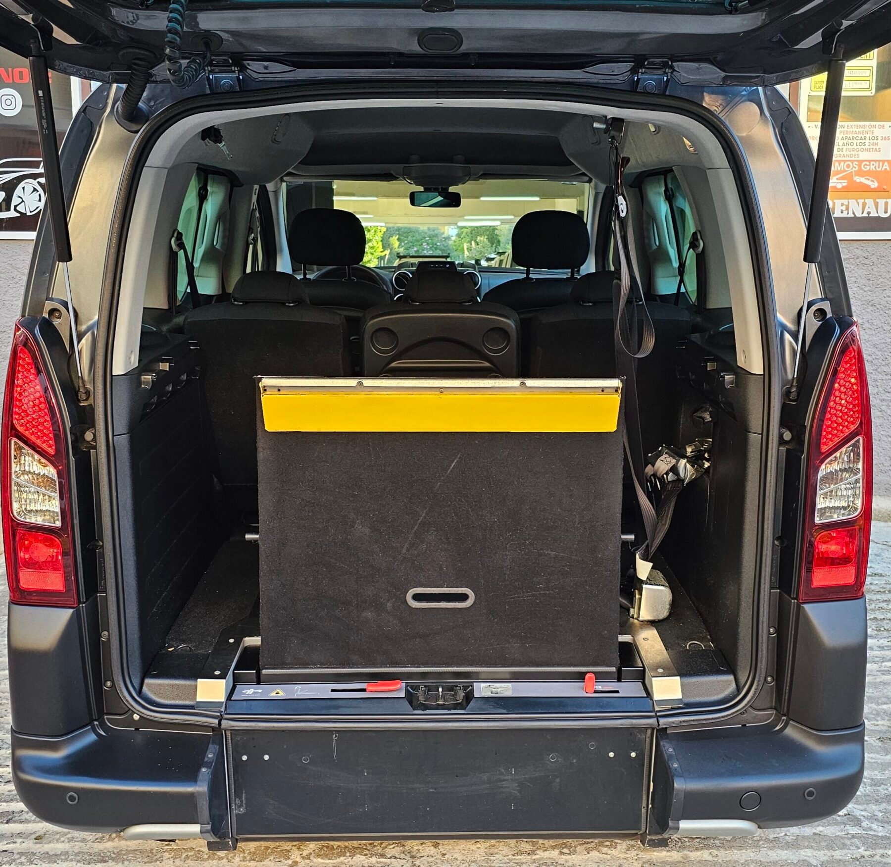 CITROEN Berlingo Outdoor / adaptado para Movilidad Reducida 