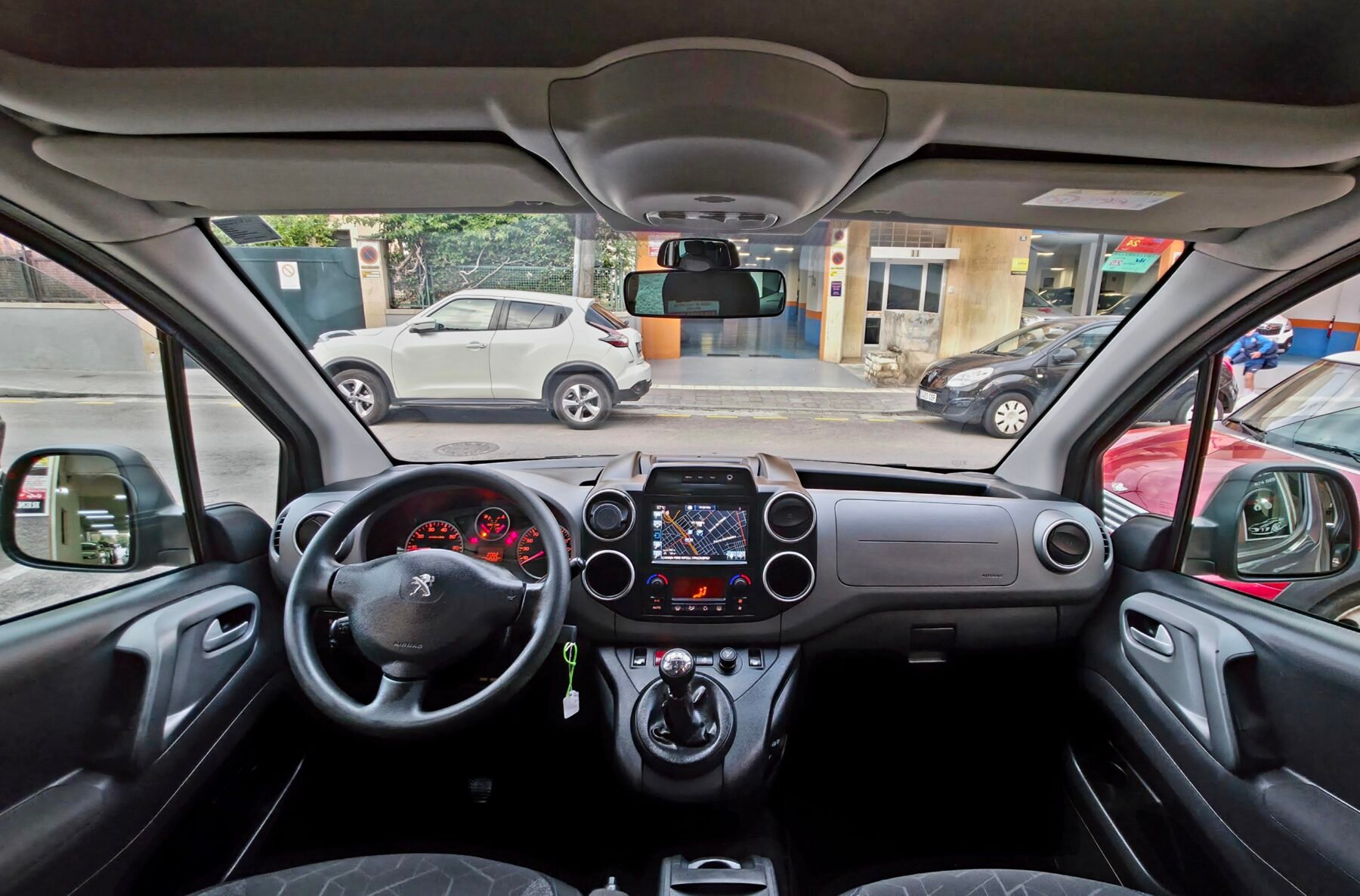 PEUGEOT Partner Style