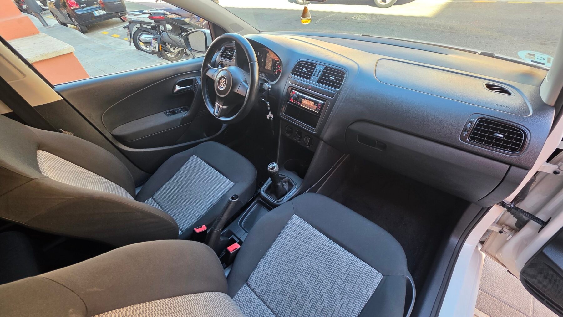 VOLKSWAGEN 1.2 ADVANCE