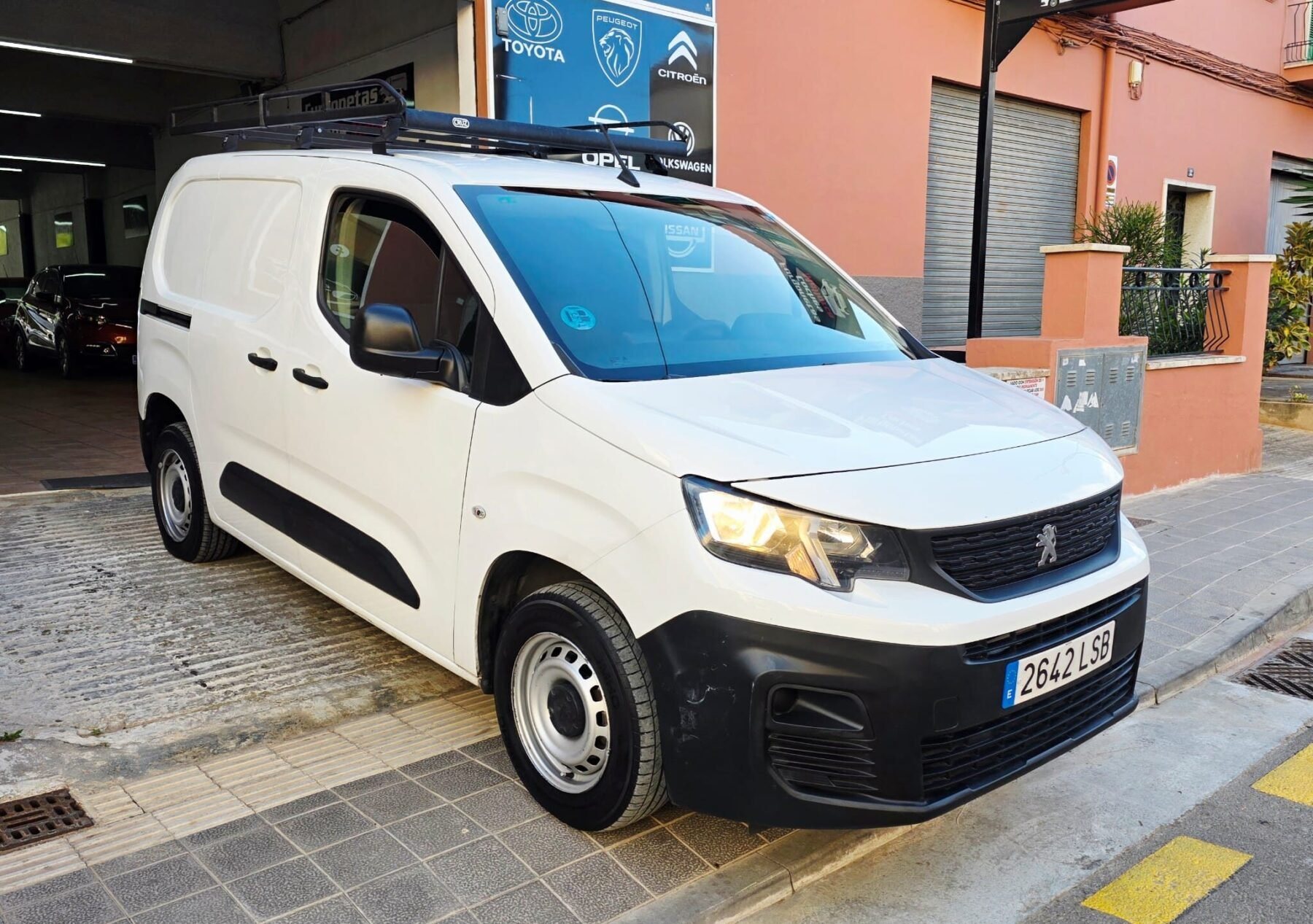 PEUGEOT Partner Pro Standard 600kg BlueHDI 100 S&S 5 vel.
