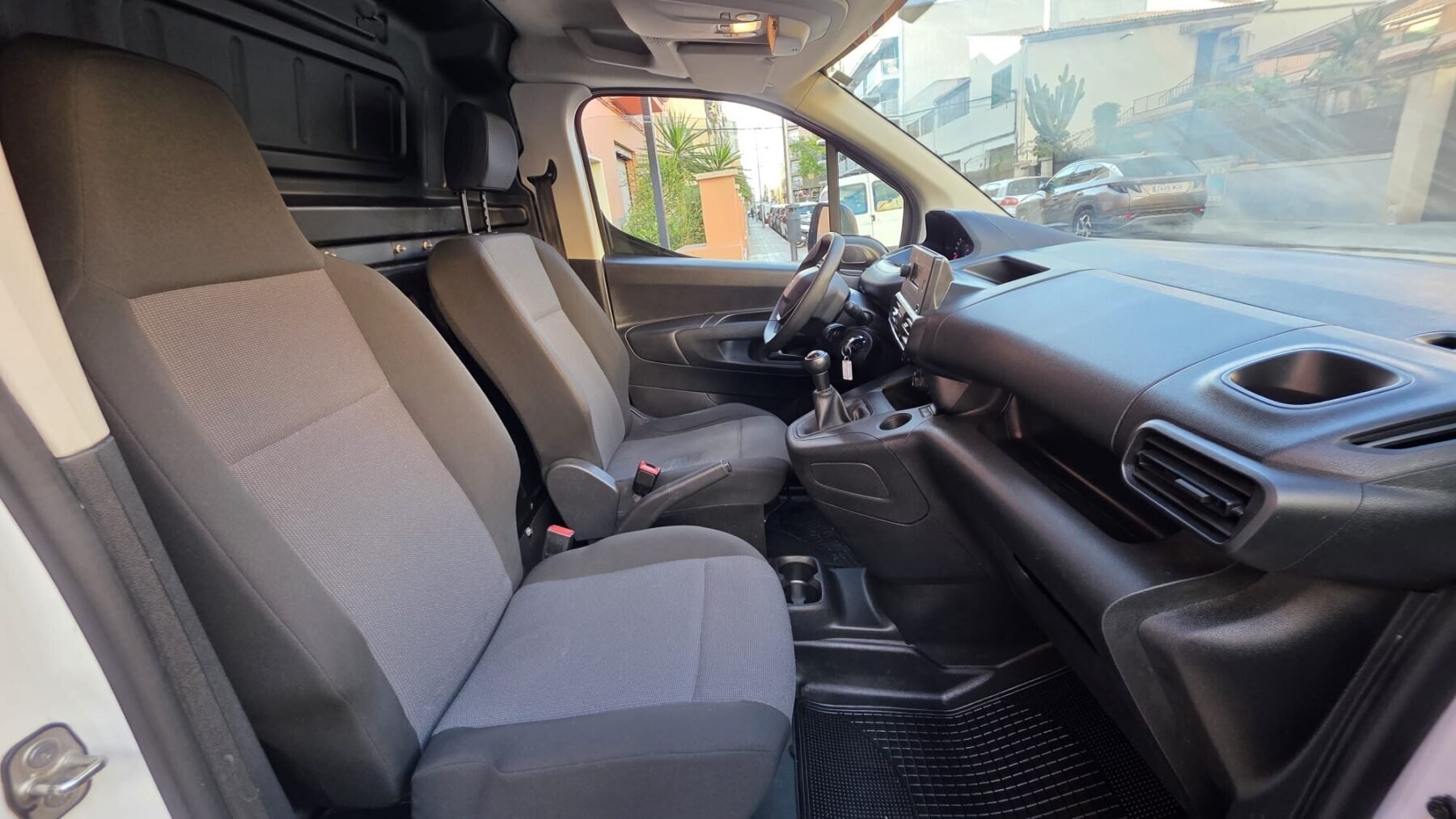 PEUGEOT Partner Pro Standard 600kg BlueHDI 100 S&S 5 vel.