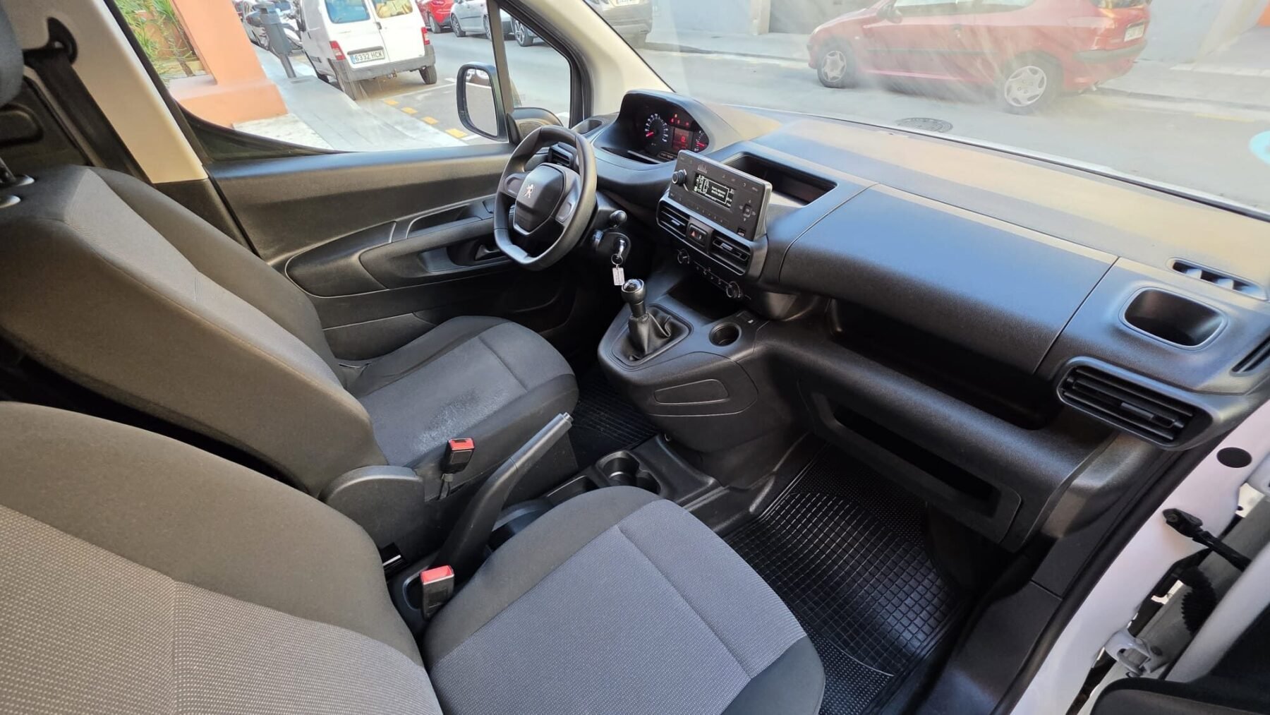 PEUGEOT Partner Pro Standard 600kg BlueHDI 100 S&S 5 vel.