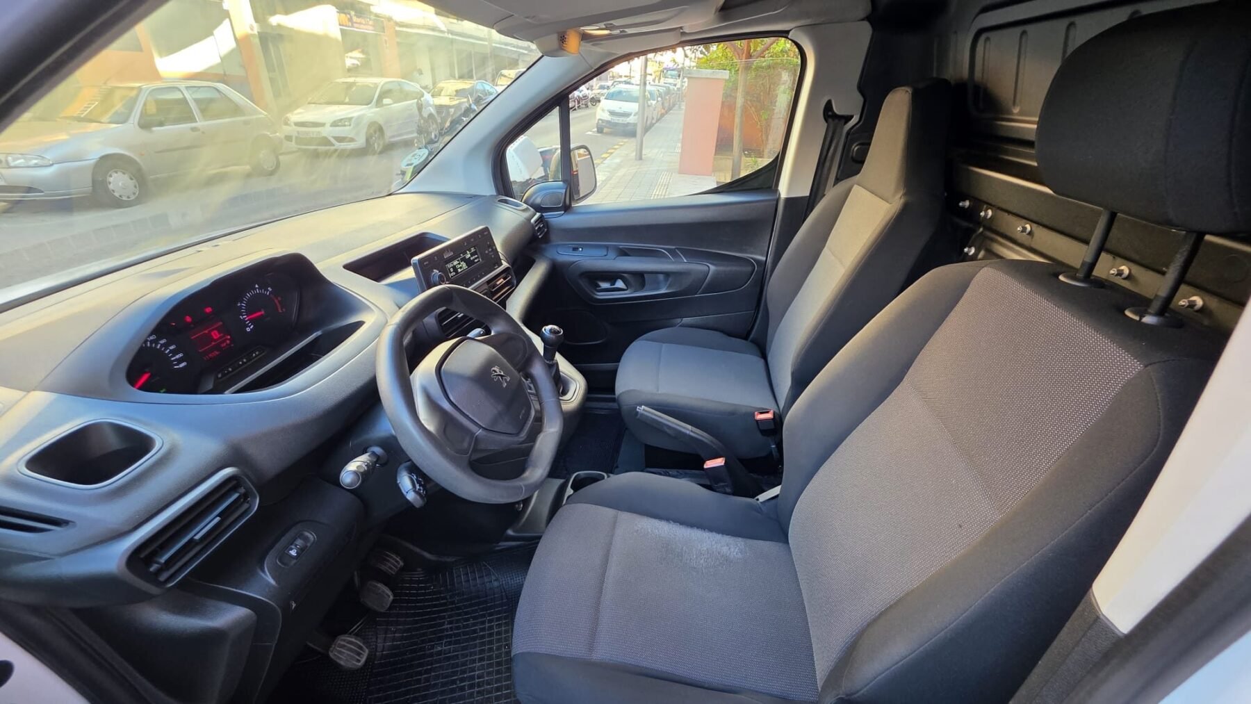 PEUGEOT Partner Pro Standard 600kg BlueHDI 100 S&S 5 vel.