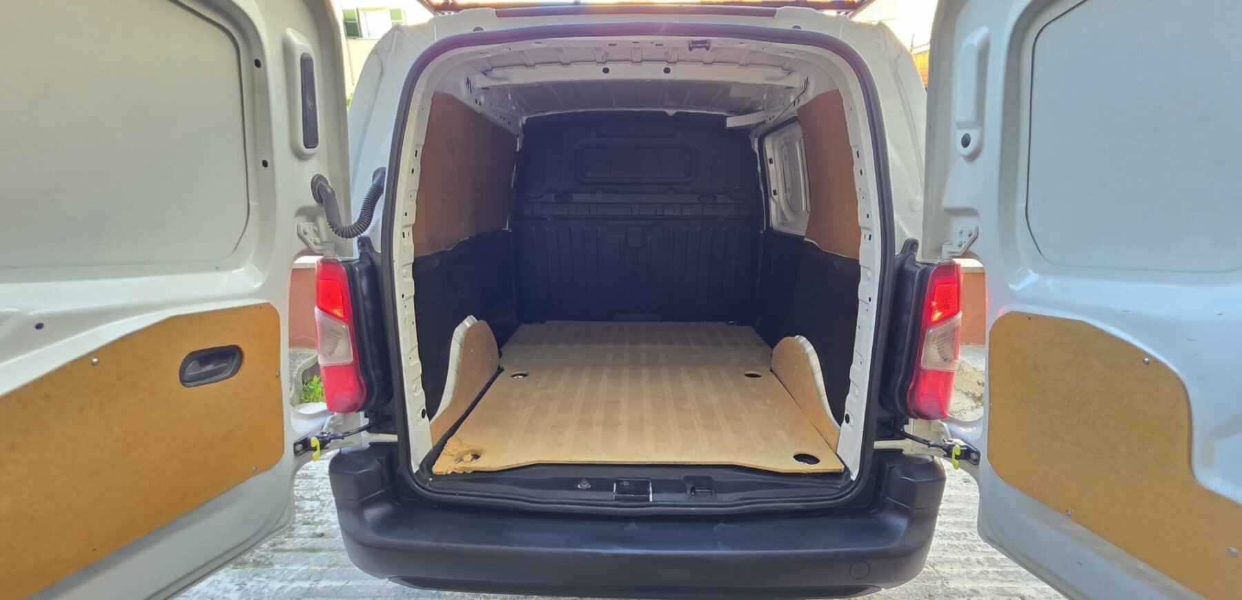 PEUGEOT Partner Pro Standard 600kg BlueHDI 100 S&S 5 vel.