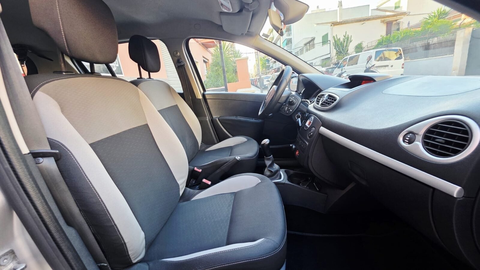 RENAULT CLIO 1.2 Expression