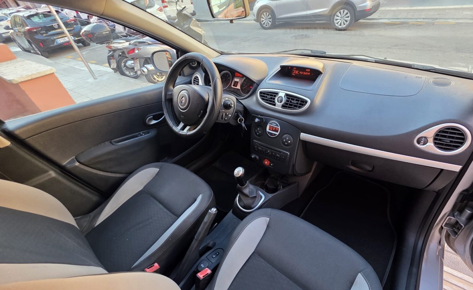 RENAULT CLIO 1.2 Expression