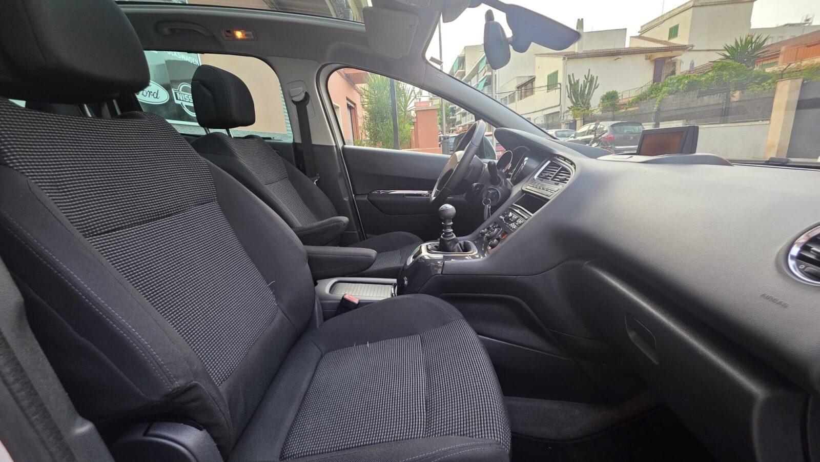 PEUGEOT 5008 Sport Pack